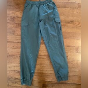 The American Outdoorsman Green Cargo Jogger Pants Women’s M Hiking Athleisure